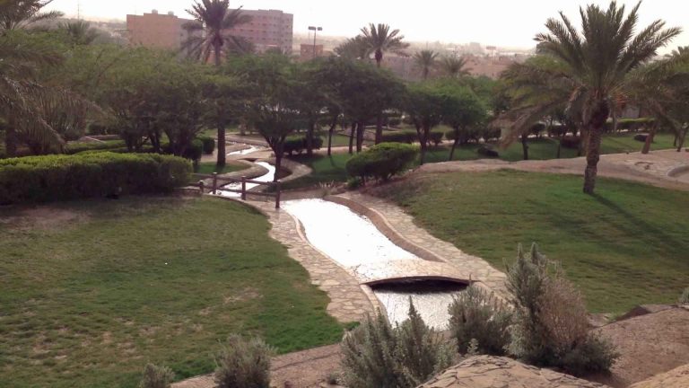 منتزه البحيرة بالمذنب Al Maznab Lake Park