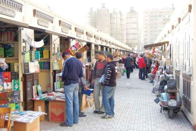 سوق سور الأزبكية - الأسواق الرخيصة في القاهرة