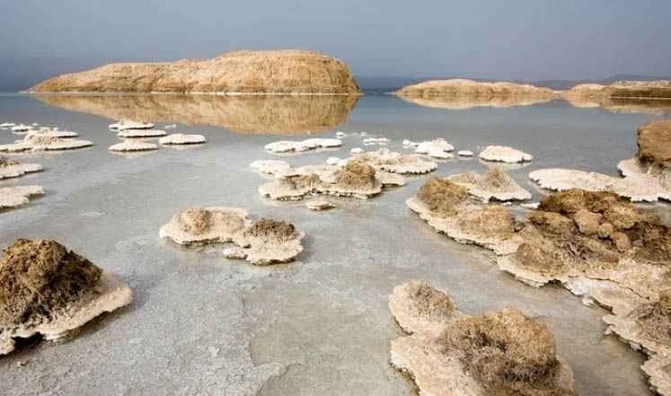 " بحيرة العسل " .. اجمل اماكن السياحة في جيبوتي ..