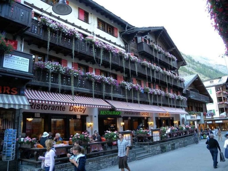 " شارع بانهوف Bahnhof Street in Zermatt " .. افضل اماكن السياحة في زيرمات ..
