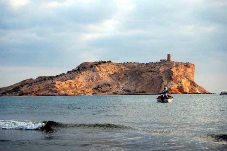 " شاطئ السوادى Al Sawadi Beach " .. افضل اماكن السياحة في جنوب الباطنة ..