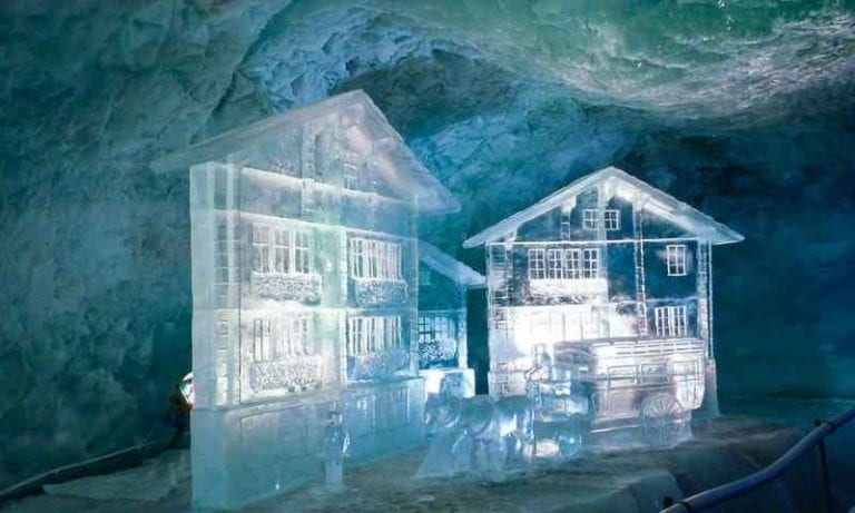 " القصر الجليدى Glacier palace " .. اهم معالم السياحة في زيرمات ..