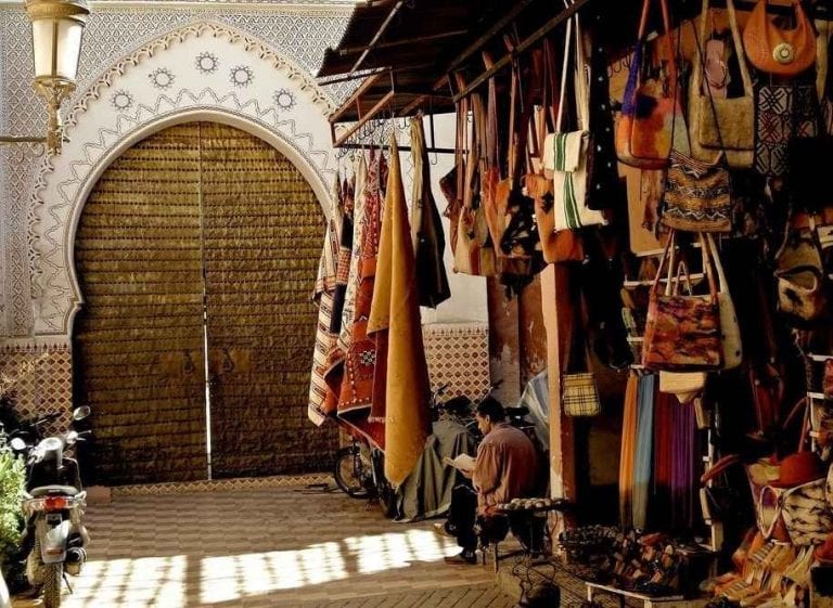 الاماكن السياحية في افران .. " سوق إفران Ifrane market " ..