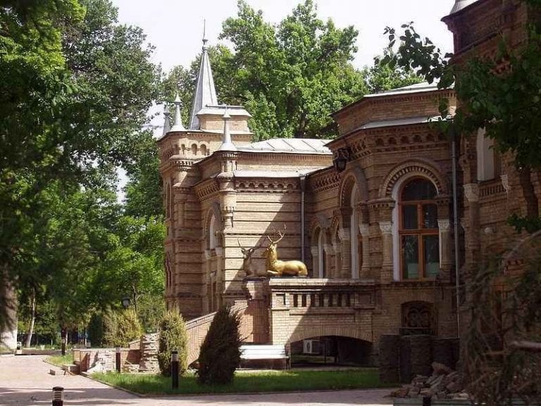 قصر "الأمير رومانوف"..واحدا من أفضل الاماكن السياحية في طشقند..
