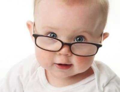 مشاكل الرؤية عند الأطفال وأعراضها ..