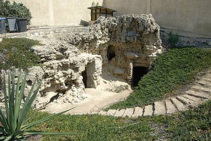 معلومات عن مقابر الأنفوشي في الاسكندرية