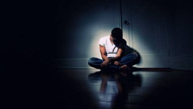 ما هي العلاقة بين الاكتئاب والإدمان